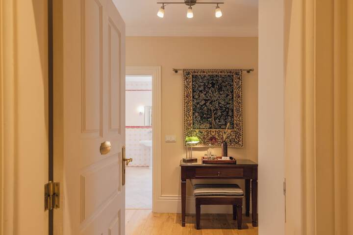Room 21 of 193