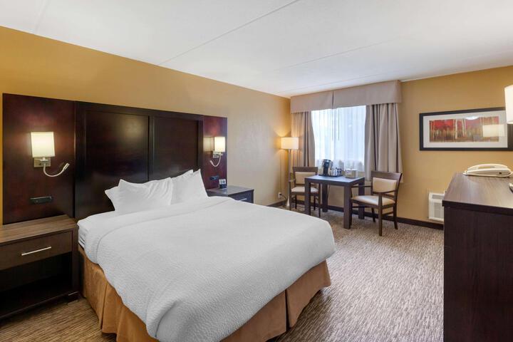 2 Queen Beds Pet Friendly Room, Microwave and Refrigerator Full Breakfast (8 of 8)