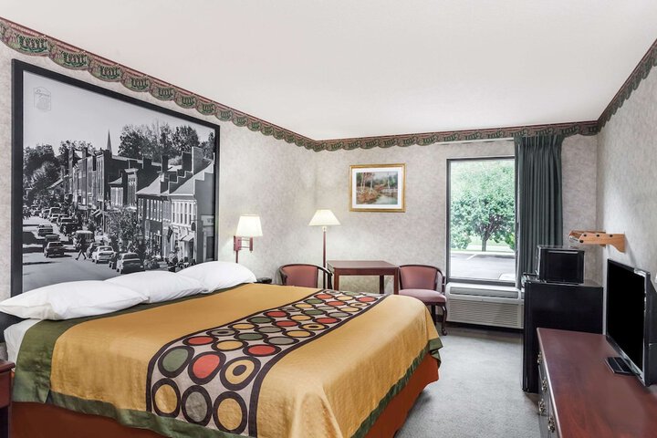 1 King Bed (4 of 16)
