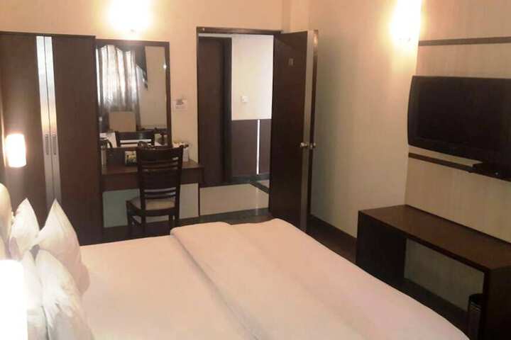 Room 10 of 25