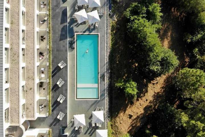 Pool 44 of 75