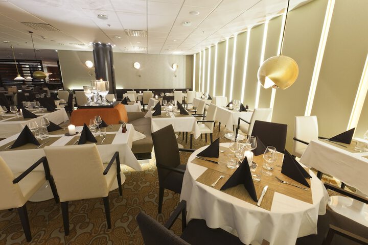 Dining 36 of 45