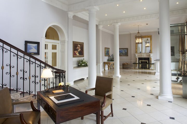Entrance & Lobby
