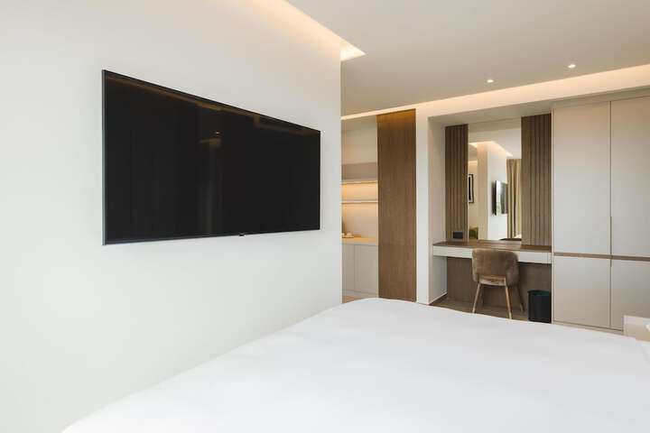 Room 49 of 211