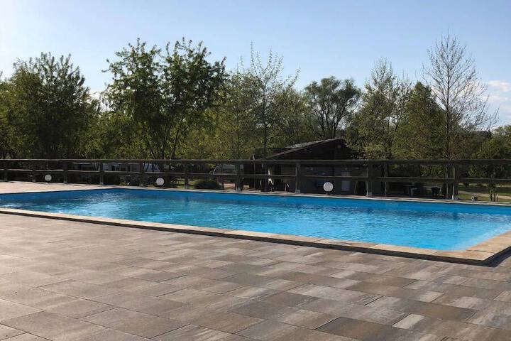 Pool 10 of 13