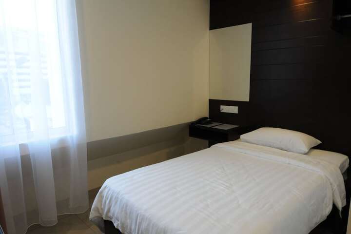 Room 8 of 17