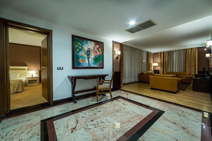Room 27 of 58