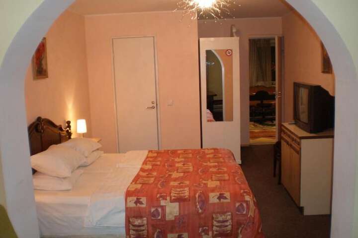 Room 9 of 62