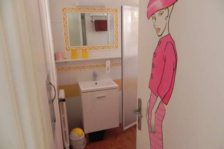 Room 28 of 42