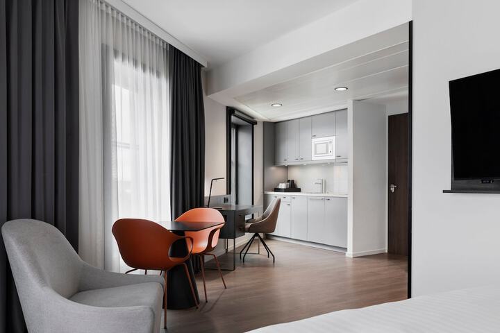 Room 6 of 39