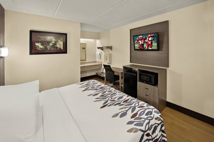 Standard | King Bed (1 of 14)