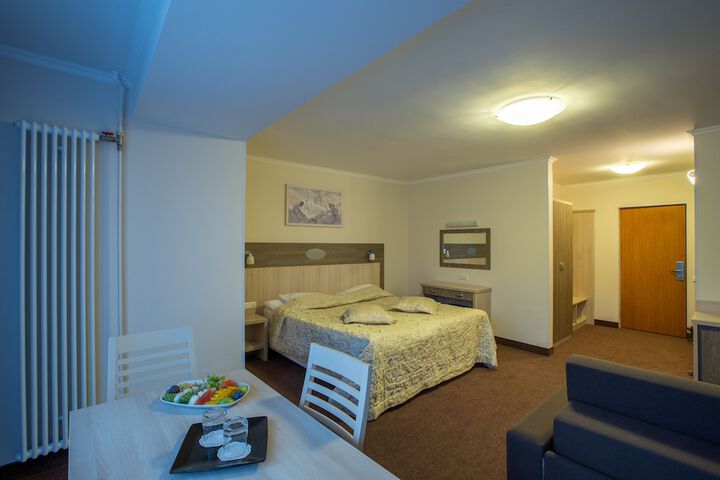Room 6 of 60