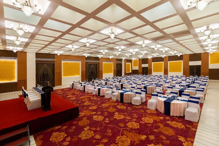 Ballroom/Hall 97 of 142