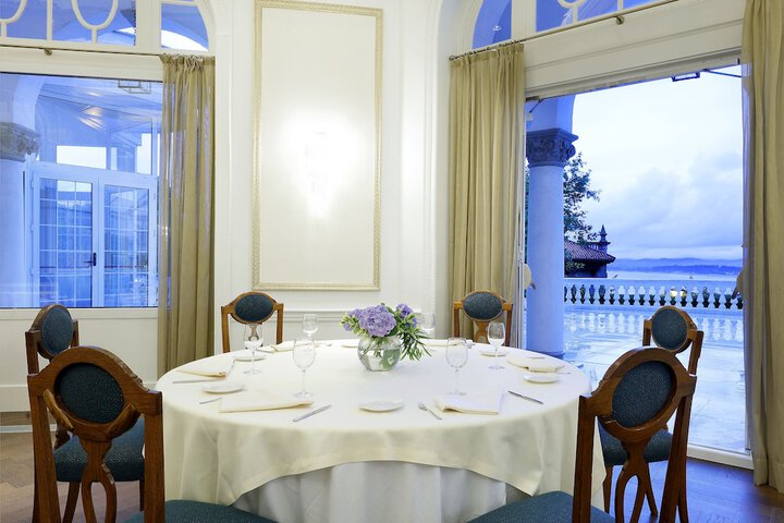 Dining 72 of 130