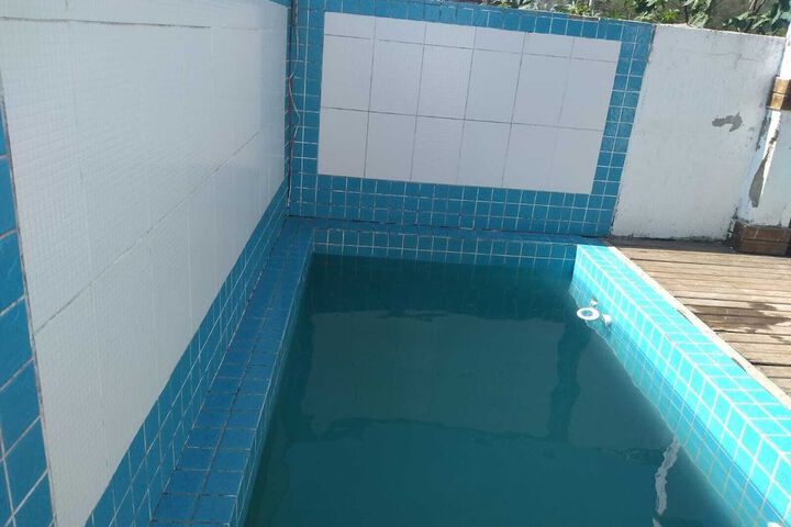 Pool 90 of 104