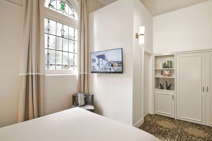 Room 45 of 100