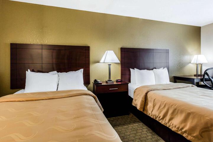 2 Double Beds (8 of 10)
