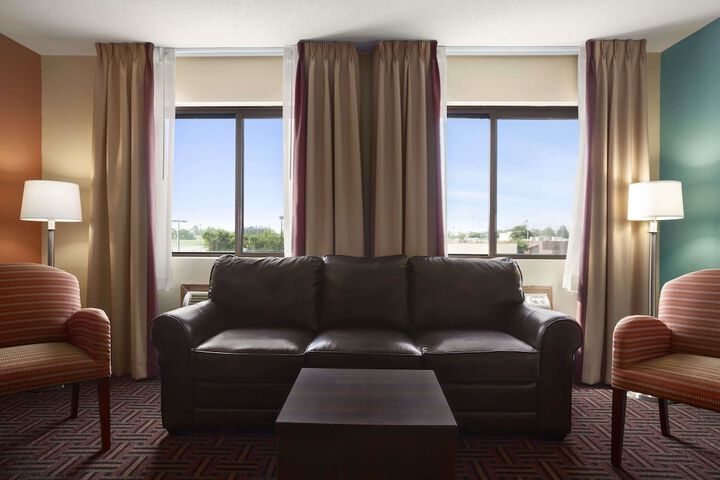 1 King Bed (3 of 11)