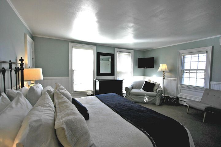 Room 4 of 49