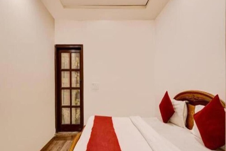 Room 5 of 20