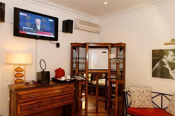 Room 27 of 73