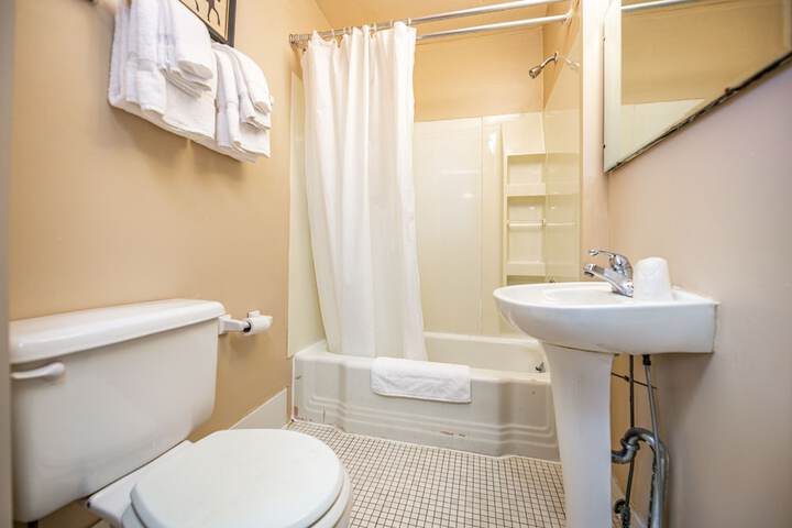 Cedar Creek Guest Room Double Bed (38 of 43)