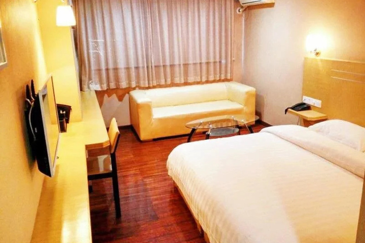 Room 5 of 15