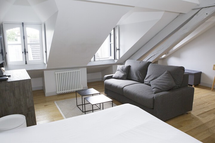 Room 35 of 53
