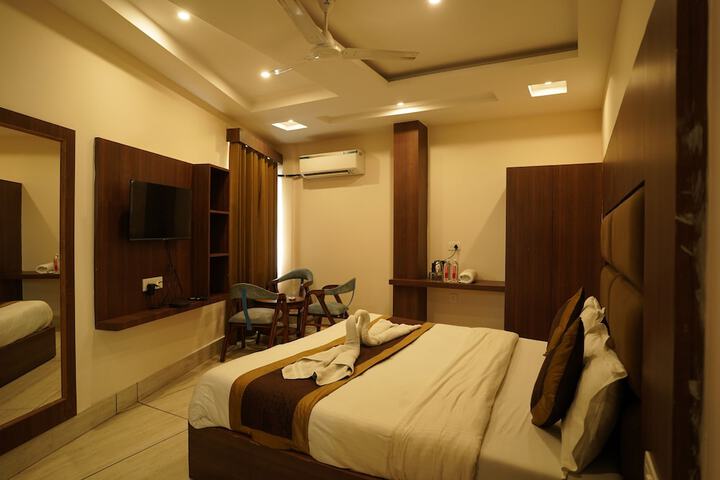 Room 6 of 35