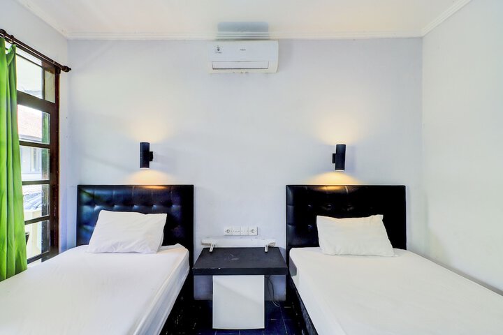 Room 13 of 36
