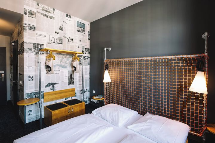 Room 51 of 75