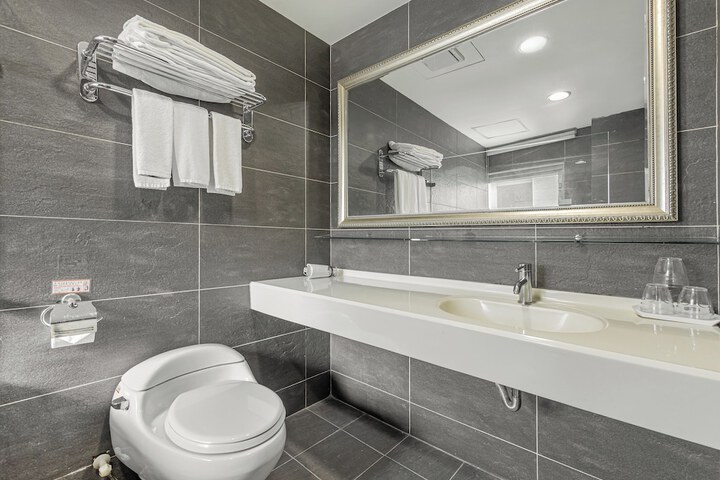 Room 76 of 97