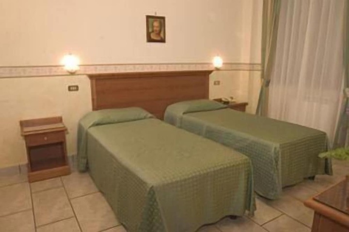 Room 2 of 22