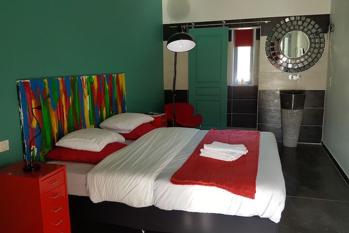 Room 10 of 39