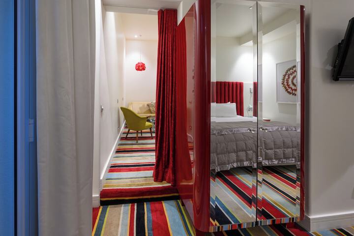 Room 13 of 68