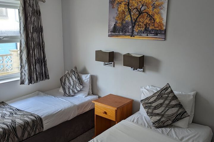 Room 5 of 13