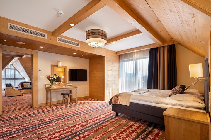 Room 12 of 90