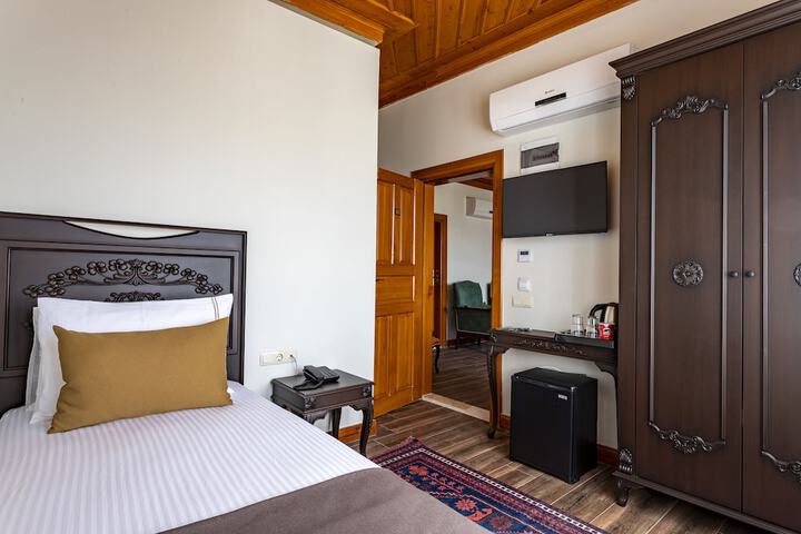 Room 34 of 49