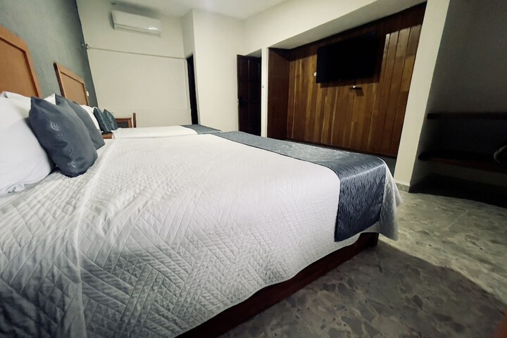 Room 8 of 33