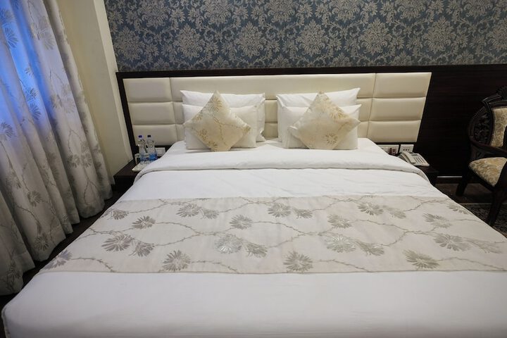 Room 7 of 25