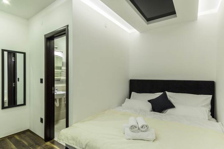 Room 2 of 91