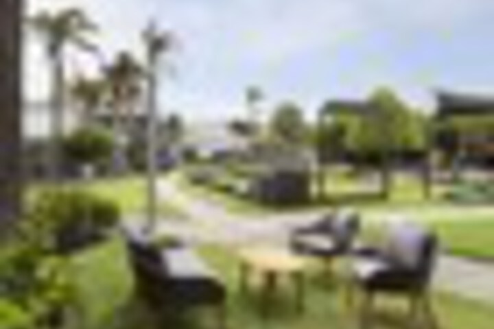 Hotel Exterior 50 of 54