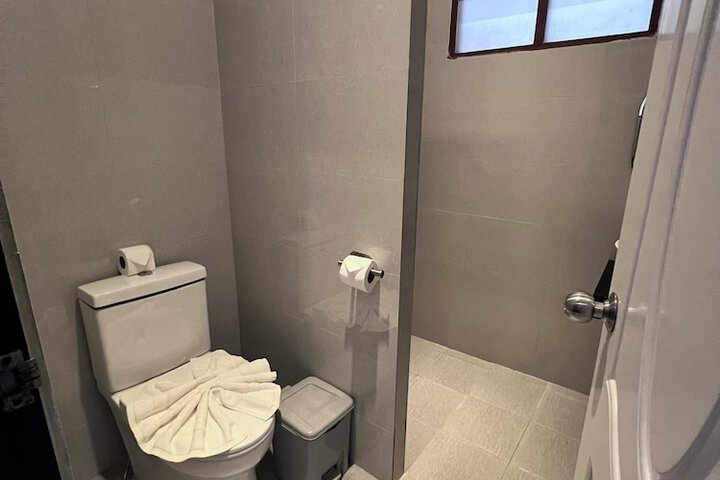 Room 36 of 293