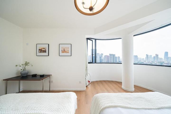 Room 2 of 16
