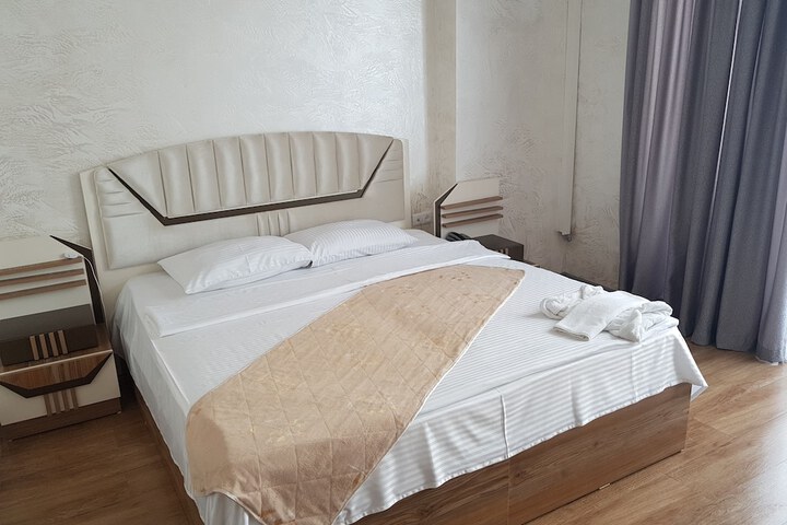 Room 6 of 35