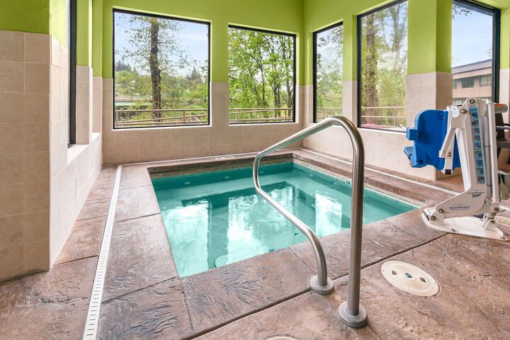 Indoor spa tub