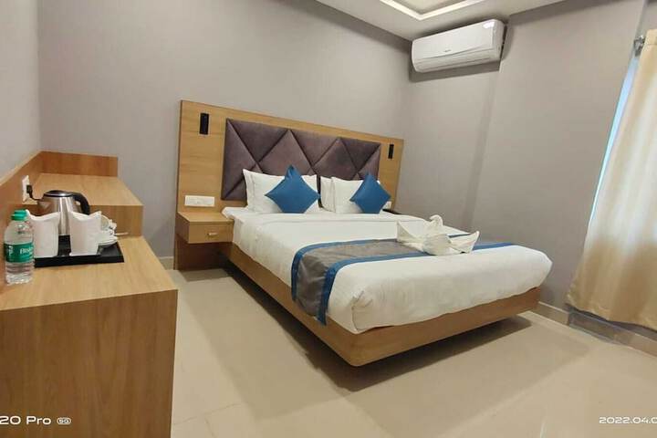 Room 10 of 19