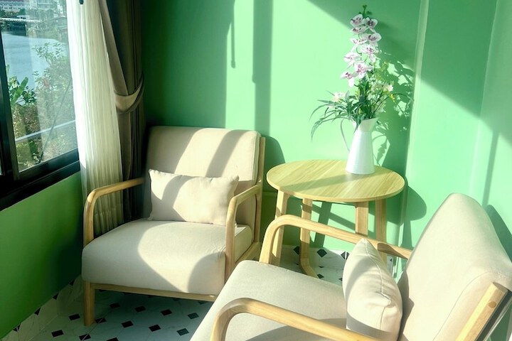 Room 53 of 164