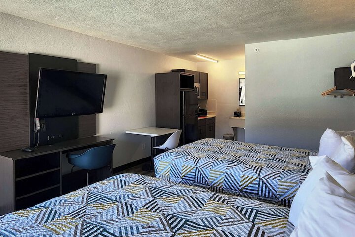 Room 11 of 38