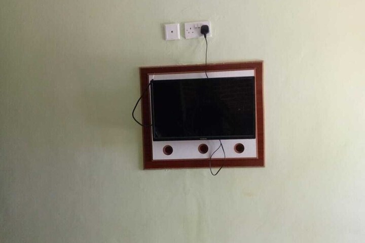 Room 6 of 13
